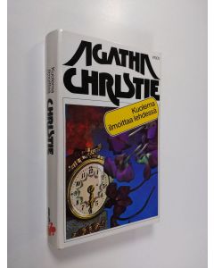 Kirjailijan Agatha Christie käytetty kirja Kuolema ilmoittaa lehdessä