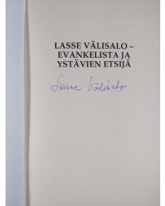 Kirjailijan Lasse Välisalo käytetty kirja Lasse Välisalo : evankelista ja ystävien etsijä (signeerattu)