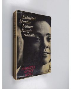 Kirjailijan Coretta Scott King käytetty kirja Elämäni Martin Luther Kingin rinnalla