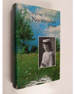 Kirjailijan Tyyni Tuulio käytetty kirja Nuoruuden maa : 1906 - 1916