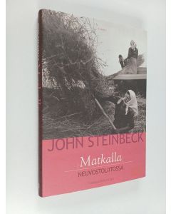 Kirjailijan John Steinbeck käytetty kirja Matkalla Neuvostoliitossa