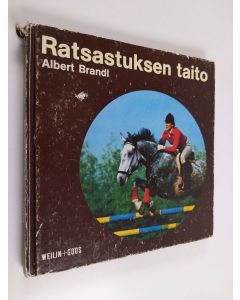Kirjailijan Gunnar Hedlund käytetty kirja Ratsastuksen taito