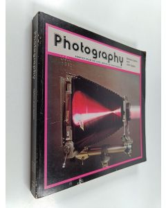 Kirjailijan John Upton & Barbara Upton käytetty kirja Photography