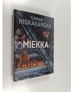 Kirjailijan Tuomas Niskakangas käytetty kirja Miekka