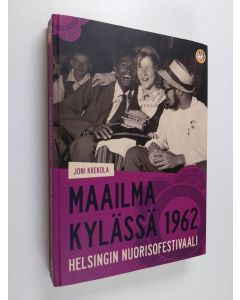 Kirjailijan Joni Krekola käytetty kirja Maailma kylässä 1962 : Helsingin nuorisofestivaali