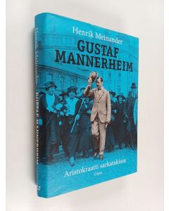 Kirjailijan Henrik Meinander käytetty kirja Gustaf Mannerheim : aristokraatti sarkatakissa