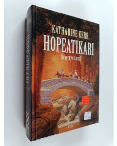 Kirjailijan Katharine Kerr käytetty kirja Deverryn taru 1, Hopeatikari