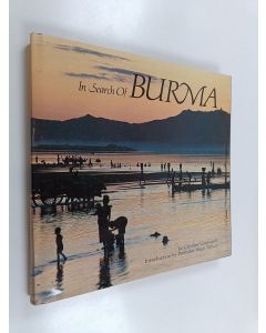 Kirjailijan Caroline Courtauld käytetty kirja In search of Burma