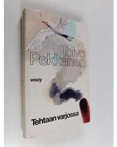 Kirjailijan Toivo Pekkanen käytetty kirja Tehtaan varjossa