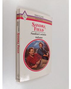 Kirjailijan Sandra Field käytetty kirja Sankari seinän takana