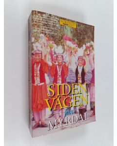 Kirjailijan Jan Myrdal käytetty kirja Sidenvägen : en resa från Höga Pamir och Ili genom Sinkiang och Kansu