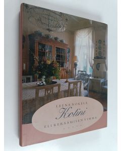 Kirjailijan Leena Nokela käytetty kirja Kotini eli keräämisen vimma
