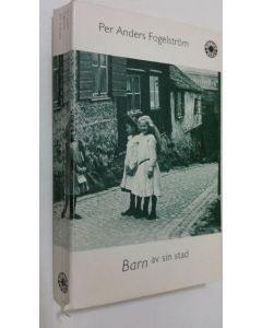 Kirjailijan Per Anders Fogesltröm käytetty kirja Barn av sin stad