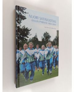 Kirjailijan Erja Aikavuori käytetty kirja Nuori satavuotias : Oulun Pyrintö 1904-2004 (ERINOMAINEN)