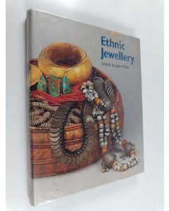 Kirjailijan John Mack käytetty kirja Ethnic jewellery