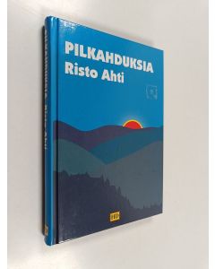 Kirjailijan Risto Ahti käytetty kirja Pilkahduksia
