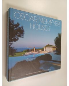 Kirjailijan Alan Hess käytetty kirja Oscar Niemeyer Houses