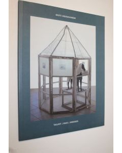 Kirjailijan Outi Heiskanen käytetty kirja Outi Heiskanen : talot = hus = houses