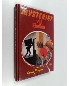 Kirjailijan Enid Blyton käytetty kirja Mysteriet vid ekallen