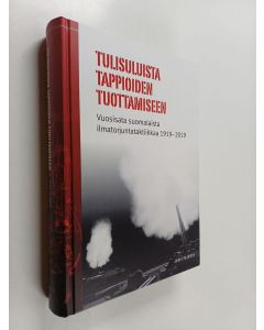 Kirjailijan Jussi Pajunen käytetty kirja Tulisuluista tappioiden tuottamiseen : vuosisata suomalaista ilmatorjuntataktiikkaa 1919-2019