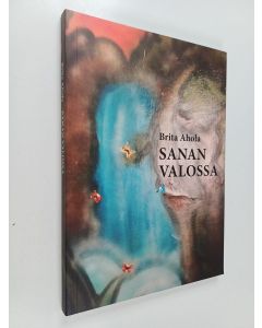 Kirjailijan Brita Ahola käytetty kirja Sanan valossa