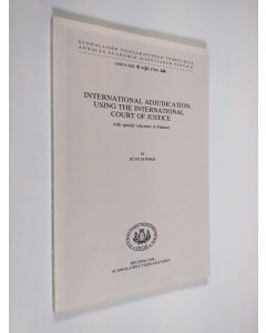 Kirjailijan Ruth Donner käytetty kirja International Adjudication - Using the International Court of Justice, with Special Reference to Finland (tekijän omiste)