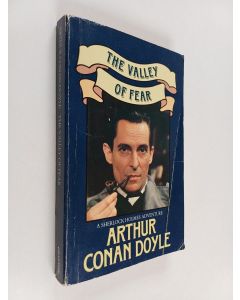 Kirjailijan Arthur Conan Doyle käytetty kirja The valley of fear