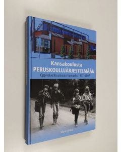 Kirjailijan Martti Hölsä käytetty kirja Kansakoulusta peruskoulujärjestelmään : oppivelvollisuuskoulu Vantaalla 1967-2007