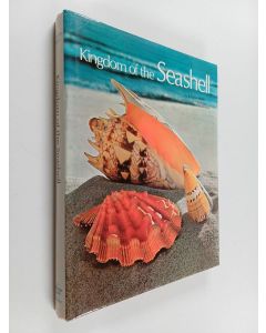 Kirjailijan Robert Tucker Abbott käytetty kirja Kingdom of the Seashell