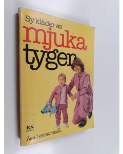 Kirjailijan Åsa Lennartsson käytetty kirja Sy kläder av mjuka tyger