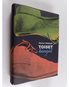 Kirjailijan Hannu Väisänen käytetty kirja Toiset kengät