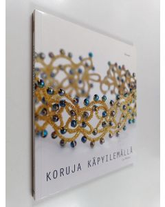 Kirjailijan Lyn Morton käytetty kirja Koruja käpyilemällä