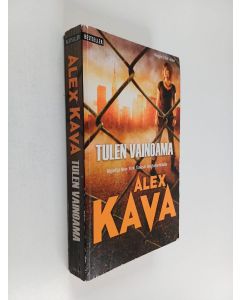 Kirjailijan Alex Kava käytetty kirja Tulen vainoama