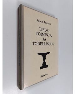 Kirjailijan Raimo Tuomela käytetty kirja Tiede, toiminta ja todellisuus : tieteellisen maailmankäsityksen filosofiset perusteet