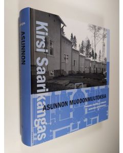 Kirjailijan Kirsi Saarikangas käytetty kirja Asunnon muodonmuutoksia : puhtauden estetiikka ja sukupuoli modernissa arkkitehtuurissa