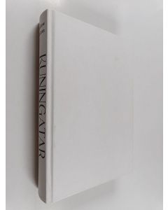 Kirjailijan Andrew Morton käytetty kirja Kuningatar Elisabet II