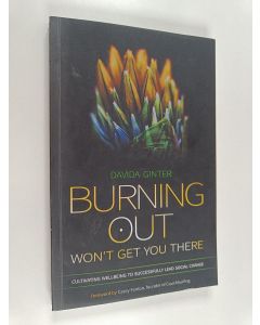 Kirjailijan Davida Ginter käytetty kirja Burning Out Won't Get You There: Cultivating Wellbeing to Successfully Lead Social Change