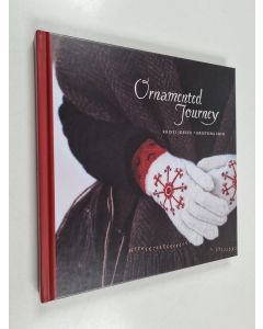 Kirjailijan Kristi Jõeste käytetty kirja Ornamented journey
