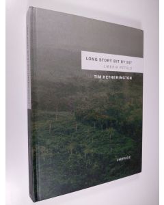 Kirjailijan Tim Hetherington käytetty kirja Long Story Bit by Bit - Liberia Retold