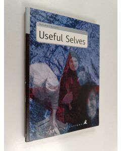 Kirjailijan Marianne Liljeström käytetty kirja Useful selves : Russian women's autobiographical texts from the postwar period