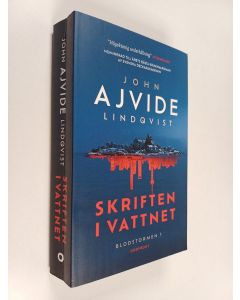 Kirjailijan John Ajvide Lindqvist käytetty kirja Skriften i vattnet