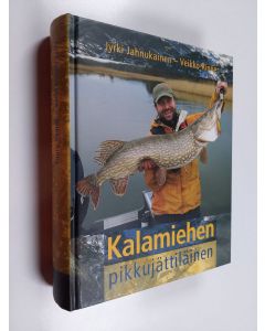 Kirjailijan Jyrki Jahnukainen & Veikko Rinne käytetty kirja Kalamiehen pikkujättiläinen