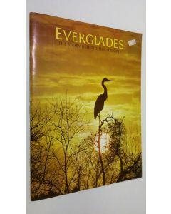 Kirjailijan Jack de Golia käytetty teos Everglades : the story behind the scenery