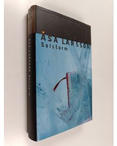 Kirjailijan Åsa Larsson käytetty kirja Solstorm : spänningsroman