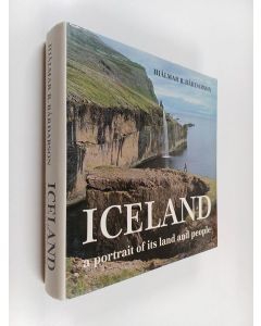 Kirjailijan Hjálmar R. Bárðarson käytetty kirja Iceland : a portrait of its land and people