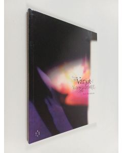 Kirjailijan Tytti Heikkinen käytetty kirja Varjot astronauteista