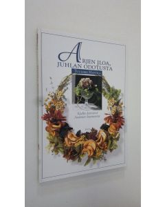 Kirjailijan Tuulikki Mattila käytetty kirja Arjen iloa, juhlan odotusta : kodin koristeet Suomen luonnosta