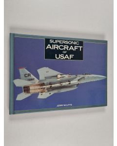 Kirjailijan Jerry Scutts käytetty kirja Supersonic Aircraft of USAF