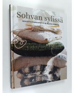 Kirjailijan Camilla Arvidsson käytetty kirja Sohvan sylissä - neulottu torkkupeitto ja muuta pehmeää