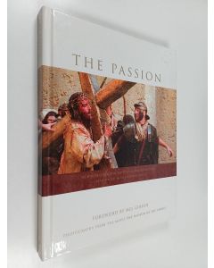 Kirjailijan Bonnie Steffen käytetty kirja The Passion - Photography from the Movie The Passion of the Christ